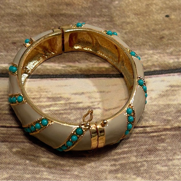 J.Crew Bracelet. Gold Silver and Blue. Magnetic Clasps. - Picture 8 of 11